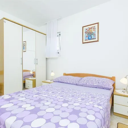 Apartment Jela